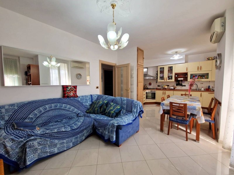 Appartamento in Vendita a Genova, 80'000&euro;, 75 m²