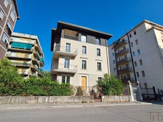 Quadrilocale in Vendita a Bergamo, 850'000&euro;, 177 m²