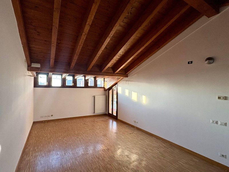 Trilocale in Vendita a Bergamo, 189'000&euro;, 105 m²