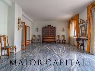 Appartamento in Vendita a Tempio Pausania, 185'000&euro;, 320 m²