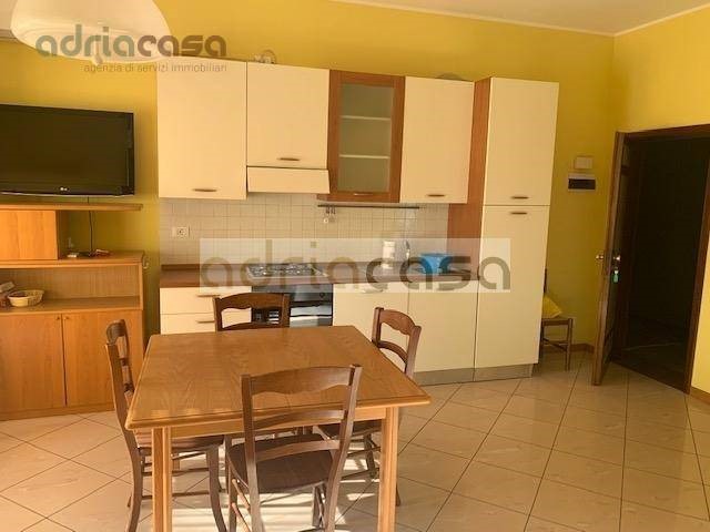Trilocale in Affitto a Riccione, 2'000&euro;, 90 m²