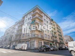 Bilocale in Vendita a Torino, 89'000&euro;, 65 m²