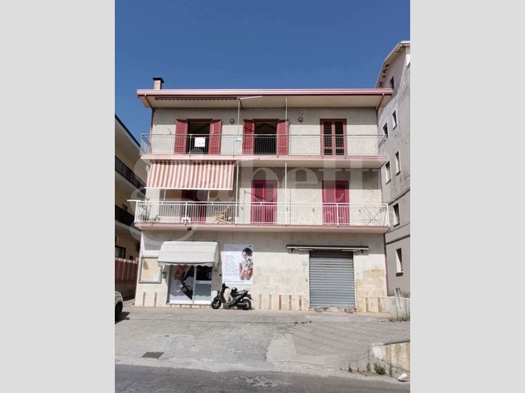 Trilocale in Vendita a Amantea, 70'000&euro;, 143 m²