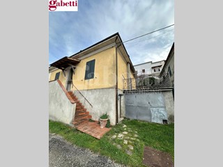 Appartamento in Vendita a Rapolano Terme, 90'000&euro;, 111 m²