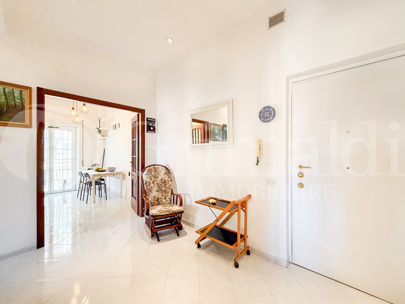 Bilocale in Vendita a Roma, 210'000&euro;, 68 m²