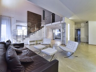 Appartamento in Vendita a Vedano al Lambro, 850'000&euro;, 385 m², con Box