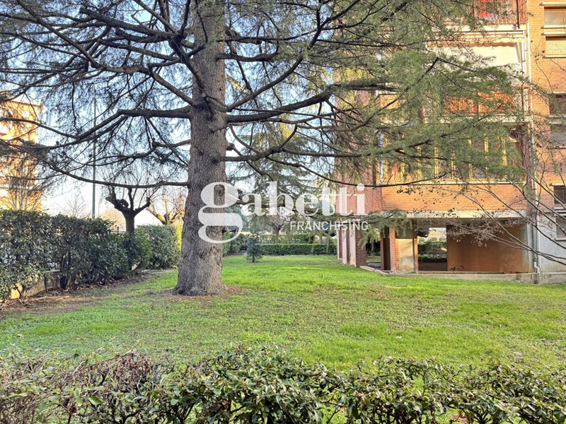 Trilocale in Vendita a Orbassano, 120'000&euro;, 81 m², con Box