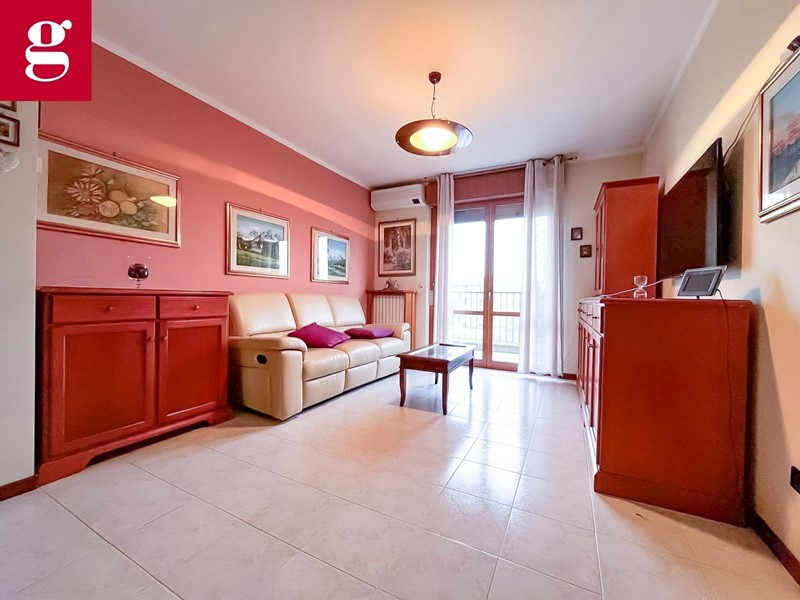 Trilocale in Vendita a Bareggio, 200'000&euro;, 85 m², con Box