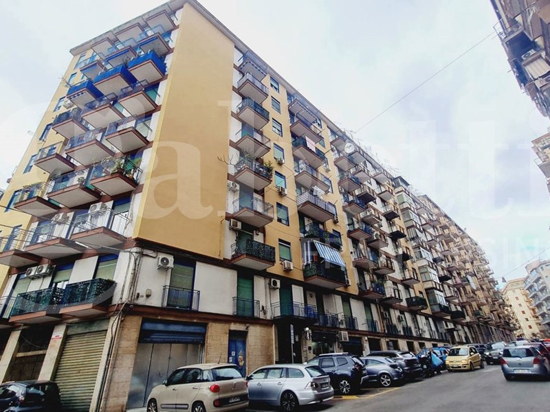 Appartamento in Vendita a Palermo, 165'000&euro;, 155 m², arredato