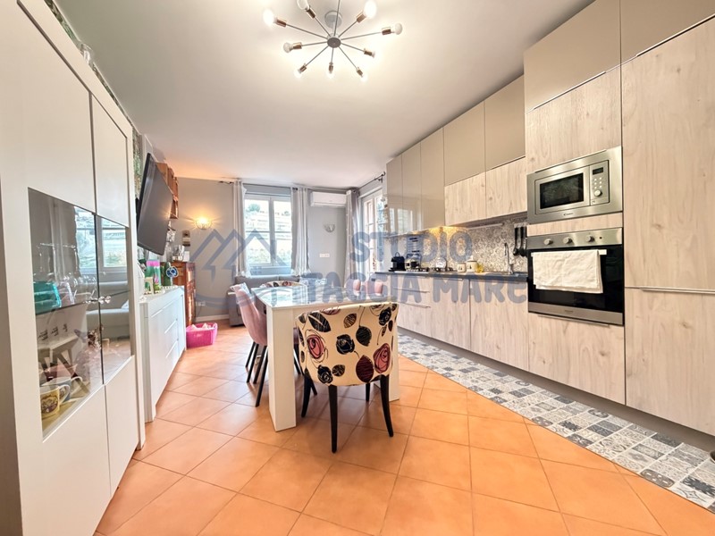 Trilocale in Vendita a Riva Ligure, 249'000&euro;, 70 m², con Box