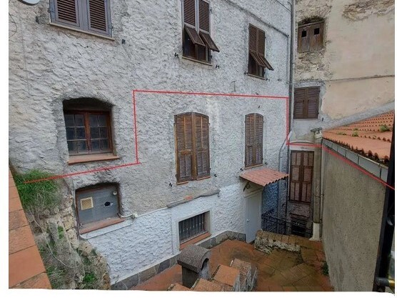 Appartamento in Vendita a Pigna, 20'454&euro;, 156 m²