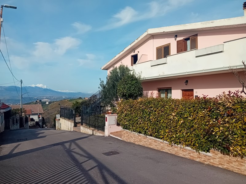 Quadrilocale in Vendita a Casalincontrada, zona Centro, 43'500&euro;, 72 m², arredato