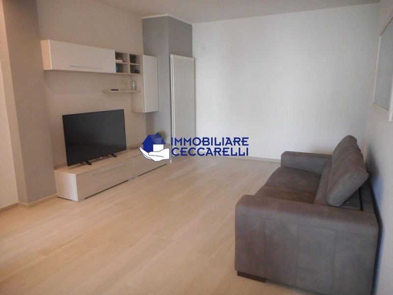 Trilocale in Affitto a Massa, zona Ronchi, 3'800&euro;, 65 m², arredato