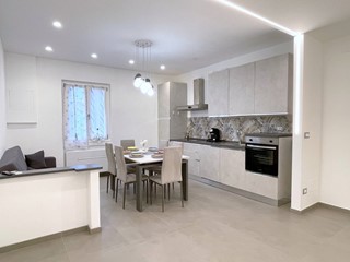 Trilocale in Vendita a Savona, 215'000&euro;, 65 m²