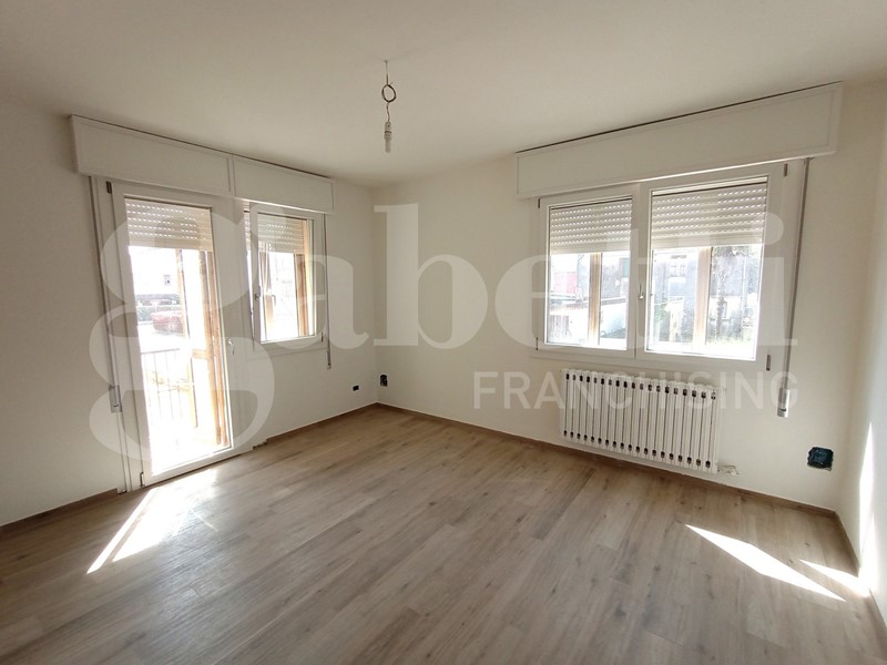 Appartamento in Vendita a Cavarzere, 90'000&euro;, 90 m², con Box