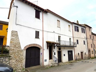 Appartamento in Vendita a Giove, 65'000&euro;, 184 m²