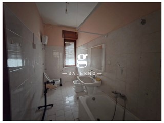 Quadrilocale in Affitto a Salerno, 1'200&euro;, 145 m²