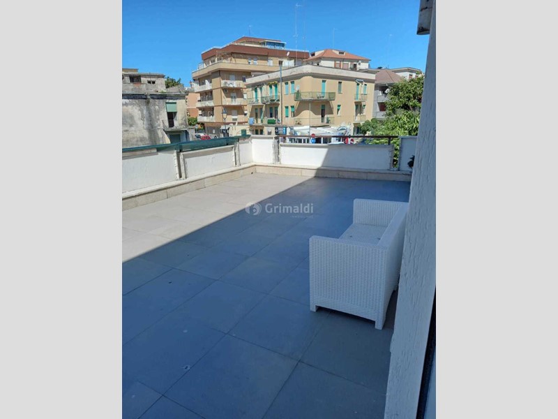 Trilocale in Affitto a Anzio, zona Centro, 2'200&euro;, 120 m², arredato