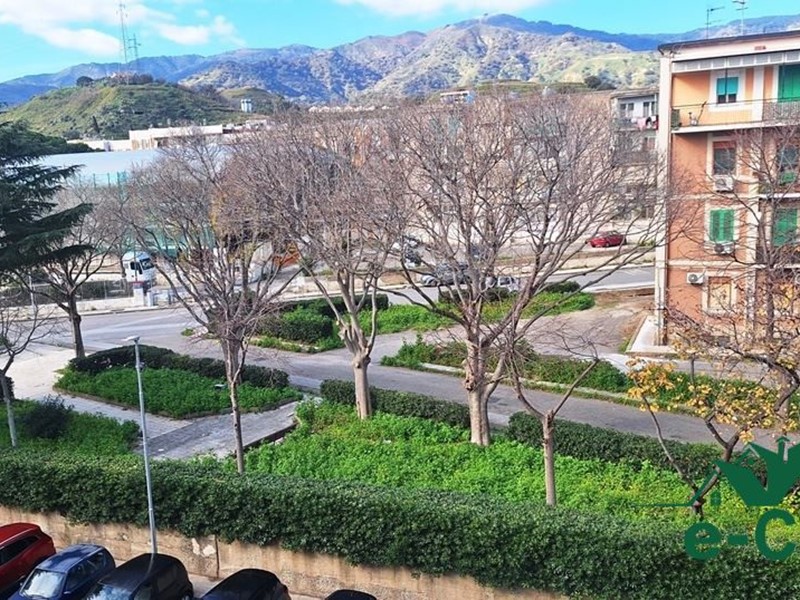 Quadrilocale in Vendita a Messina, 38'000&euro;, 83 m²