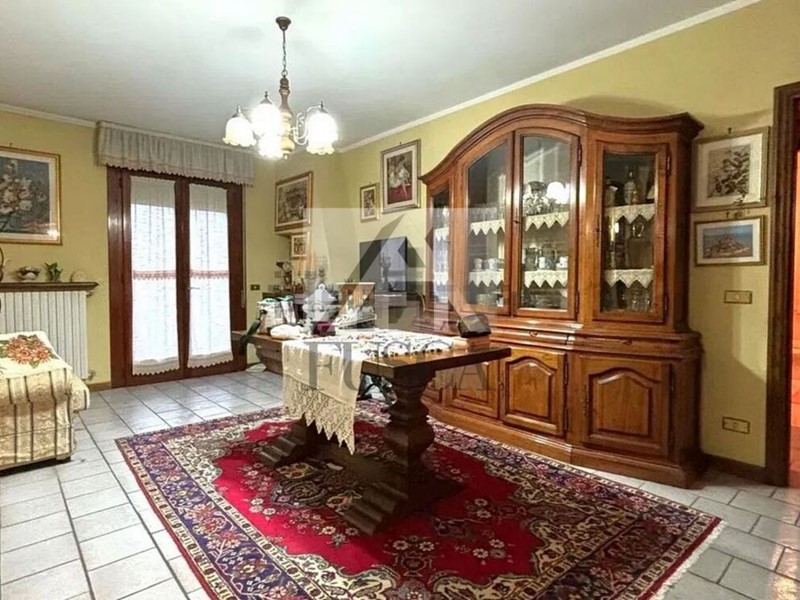 Appartamento in Vendita a Lucca, zona Monte San Quirico, 300'000&euro;, 130 m²