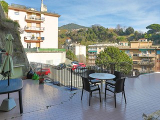 Appartamento in Vendita a Genova, zona Sestri Ponente, 129'000&euro;, 90 m²