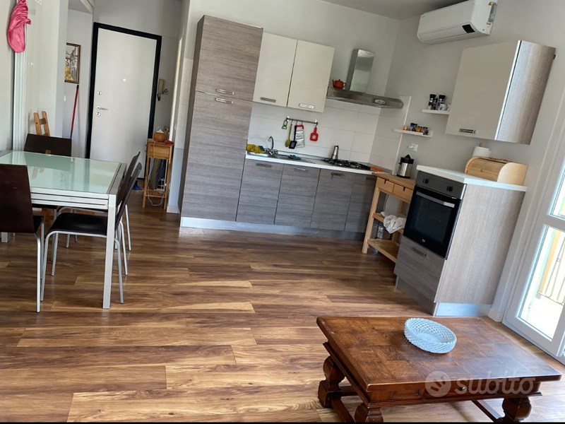 Trilocale in Affitto a Bordighera, zona Centrale, 3'000&euro;, 65 m², arredato