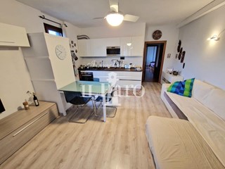 Trilocale in Vendita a Campi Bisenzio, zona San Donnino, 240'000&euro;, 75 m², arredato, con Box