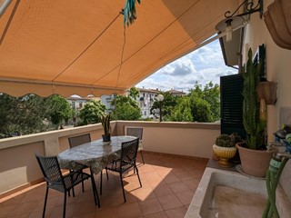 Appartamento in Vendita a Vinci, zona Sovigliana, 300'000&euro;, 180 m², arredato, con Box