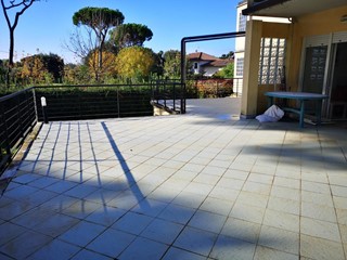 Bilocale in Vendita a Massa, zona Ronchi, 150'000&euro;, 50 m²