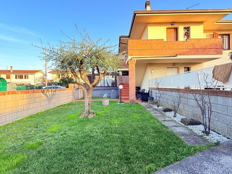 Quadrilocale in Vendita a Ponte Buggianese, 179'000&euro;, 73 m², arredato