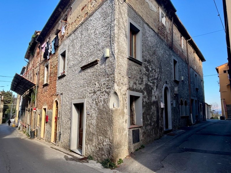 Trilocale in Vendita a Capannoli, zona San Pietro In Belvedere, 79'000&euro;, 68 m², arredato