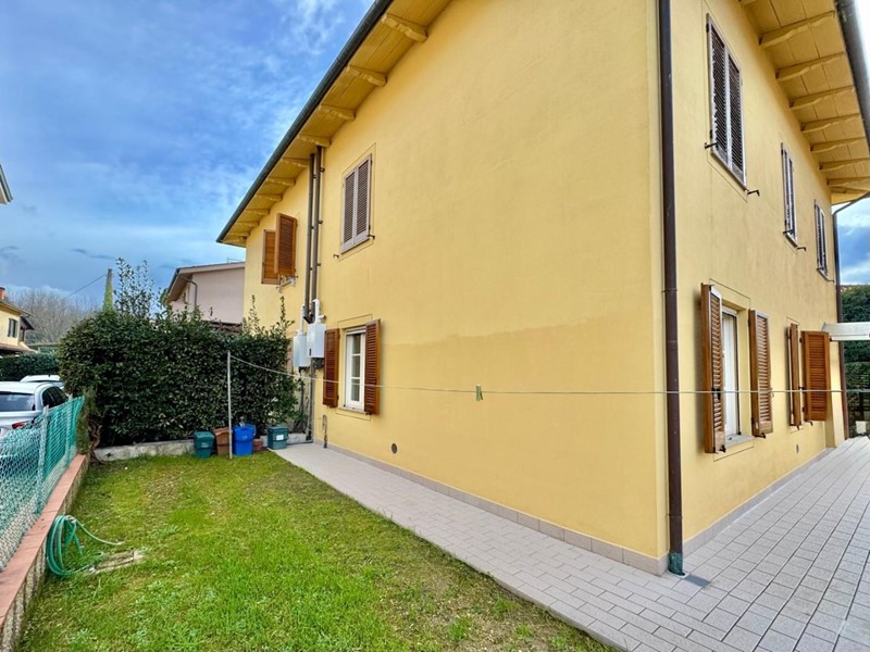 Quadrilocale in Vendita a Capannori, zona San Leonardo In Treponzio, 180'000&euro;, 70 m²