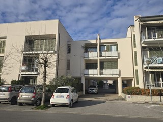 Quadrilocale in Vendita a Calcinaia, zona Fornacette, 169'000&euro;, 79 m², con Box