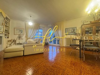 Appartamento in Vendita a Collesalvetti, zona Stagno, 250'000&euro;, 149 m², con Box