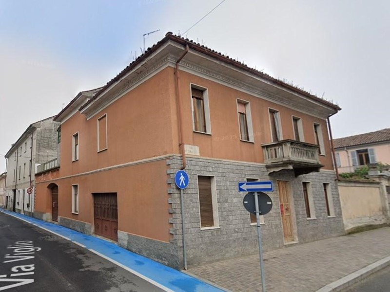 Appartamento in Vendita a San Giorgio di Lomellina, 39'750&euro;, 317 m², con Box