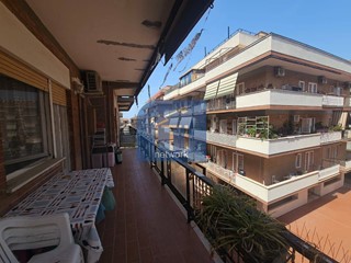 Trilocale in Vendita a Pomezia, 128'000&euro;, 80 m²