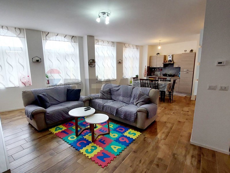 Appartamento in Vendita a Sovere, 162'000&euro;, 188 m², con Box