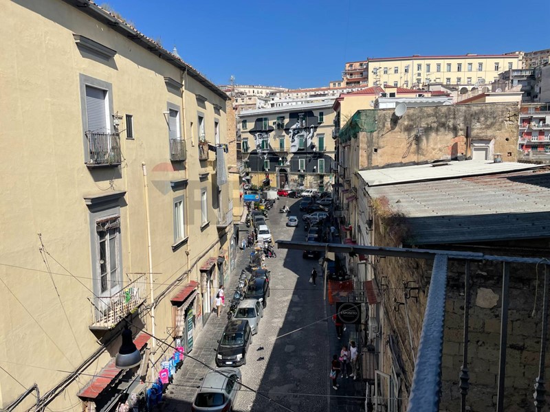 Appartamento in Vendita a Napoli, 215'000&euro;, 131 m²