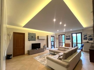 Appartamento in Vendita a Saluzzo, 470'000&euro;, 140 m², con Box