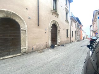 Trilocale in Affitto a L'Aquila, 950&euro;, 85 m², arredato