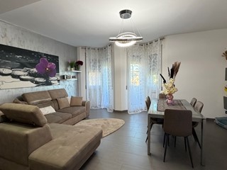 Appartamento in Vendita a San Pietro in Casale, 193'000&euro;, 115 m², con Box