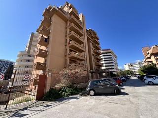 Appartamento in Vendita a Palermo, 595'000&euro;, 321 m², con Box