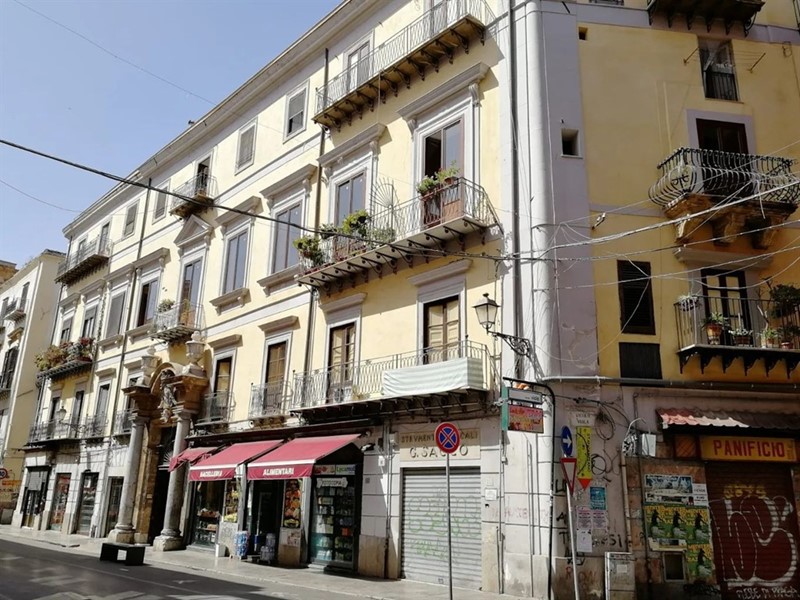 Appartamento in Vendita a Palermo, 380'000&euro;, 334 m², con Box