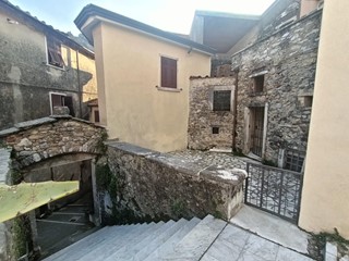 Appartamento in Vendita a Carrara, zona Colonnata, 85'000&euro;, 120 m²
