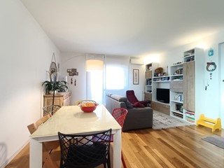 Trilocale in Vendita a Vicopisano, zona Caprona, 220'000&euro;, 85 m², con Box