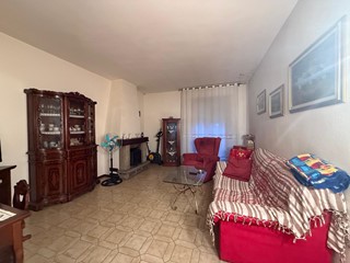 Appartamento in Vendita a Peccioli, 145'000&euro;, 110 m², con Box