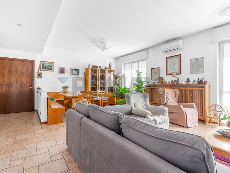 Attico in Vendita a Rho, 399'000&euro;, 259 m²