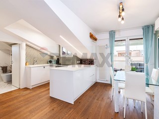 Attico in Vendita a Roma, 310'000&euro;, 75 m²