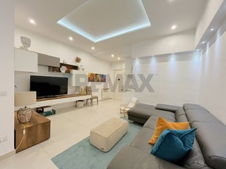 Trilocale in Vendita a Napoli, 335'000&euro;, 105 m²