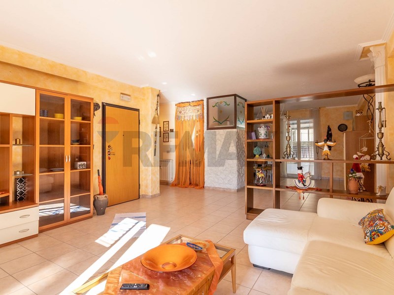 Appartamento in Vendita a Floridia, 155'000&euro;, 150 m²